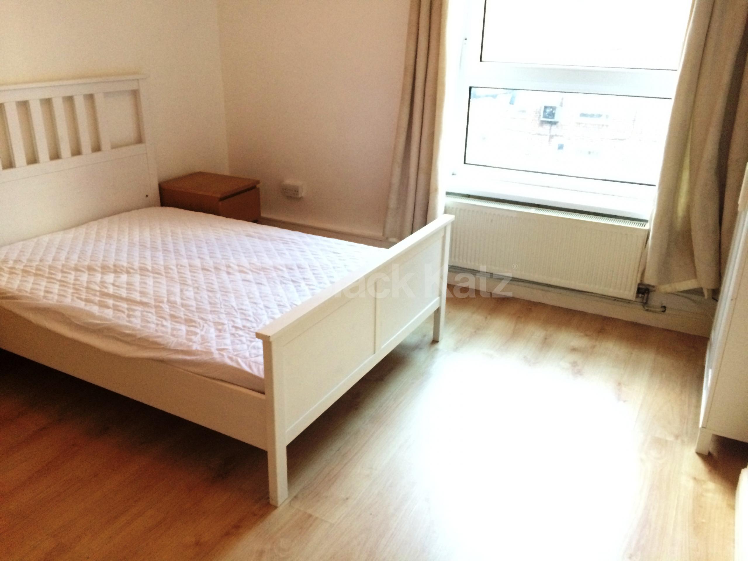 			LET, 2 Bedroom, 1 bath, 1 reception Apartment			 East Street , Elephant and Castle SE17